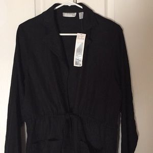 Black, linen jacket with slits at the sides.